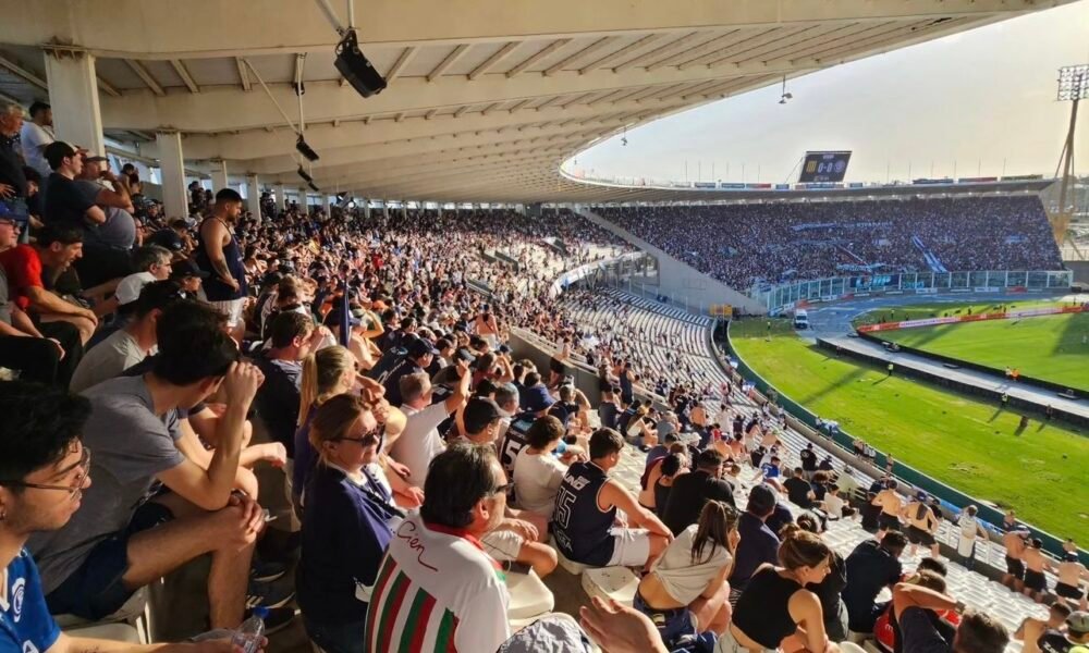 Independiente Rivadavia y Almirante coparon Córdoba con ambas hinchadas en paz
