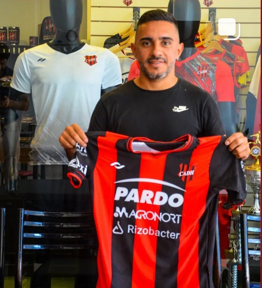 Cristian Ibarra refuerza a Douglas