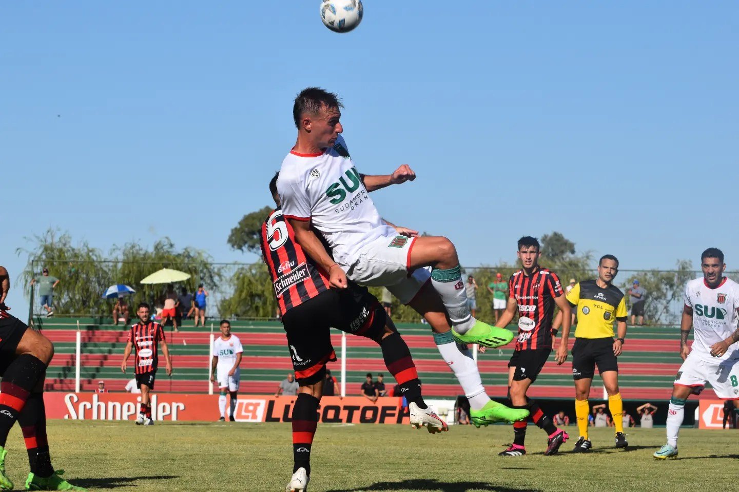 Agro se quedó con la victoria en el último minuto