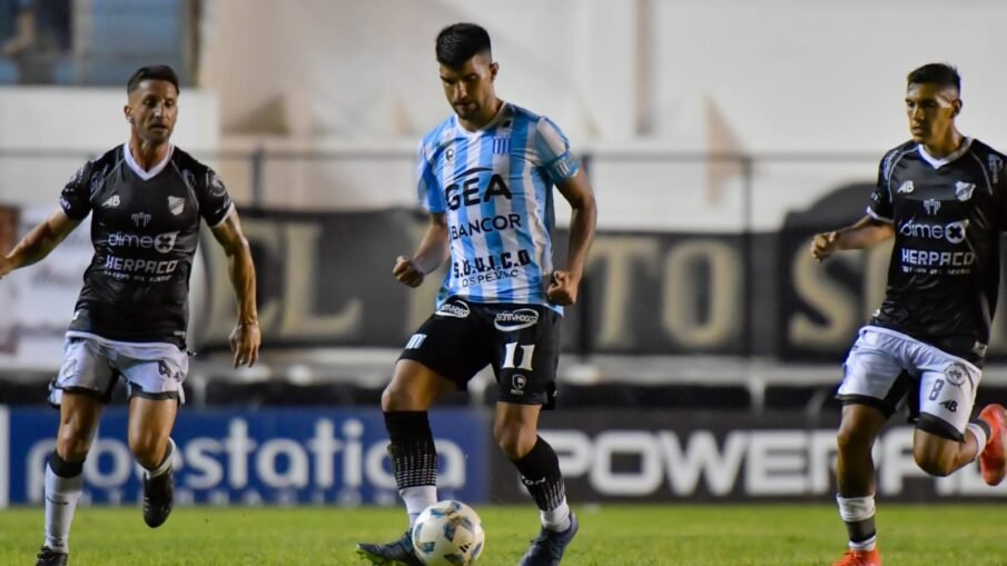 Racing se llevó un punto de Floresta