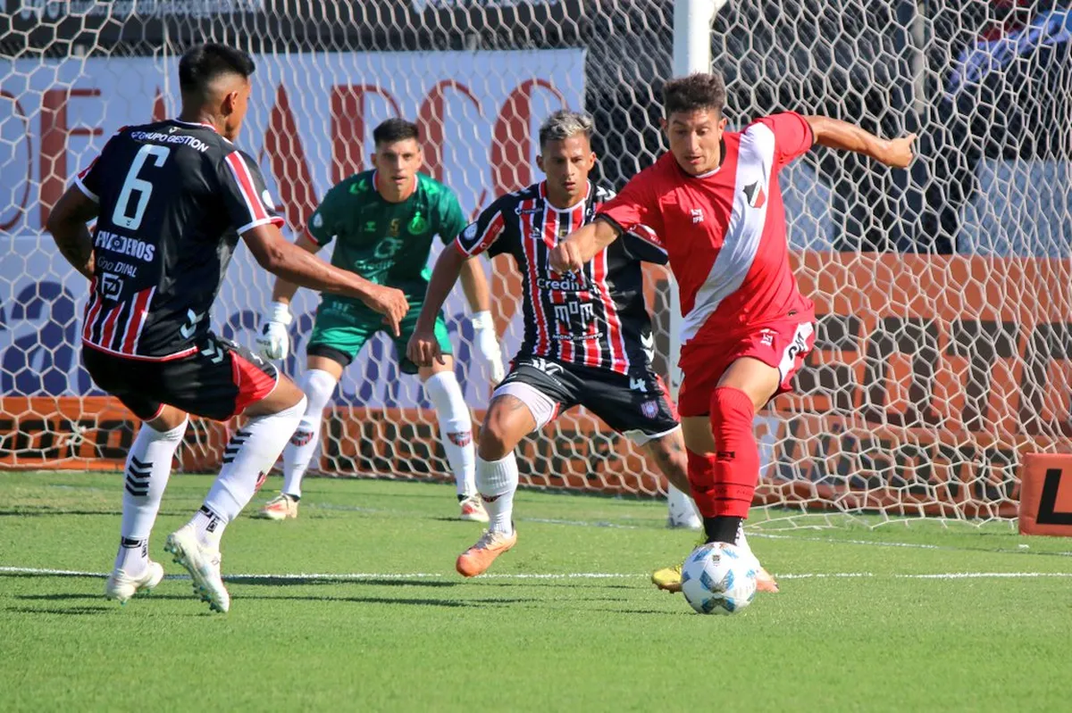 Deportivo Maipú cayó ante Chacarita en un partido en el que murió un hincha local