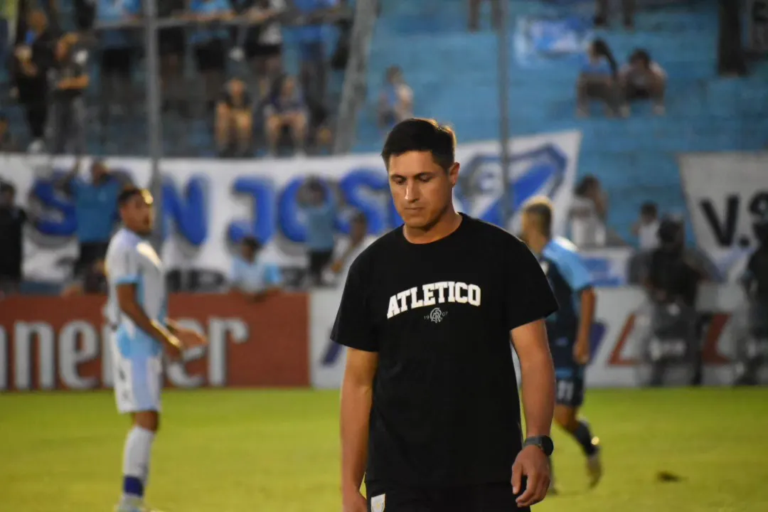 Ezequiel Medrán dejó de ser el DT de Atlético de Rafaela
