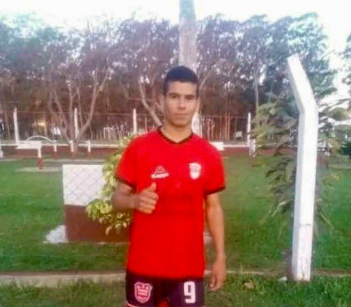 Tragedia en Corrientes: un futbolista murió tras chocar su cabeza contra un muro