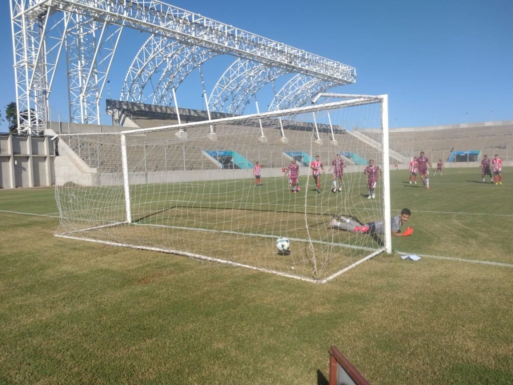 Defensores derrotó con autoridad al 9