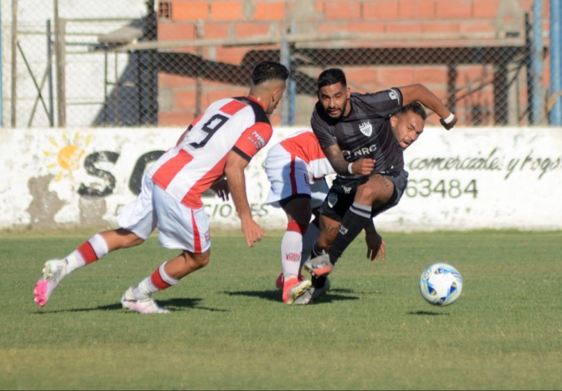Sansinena se quedó con el duelo ante Cipolletti en una ráfaga de segundos