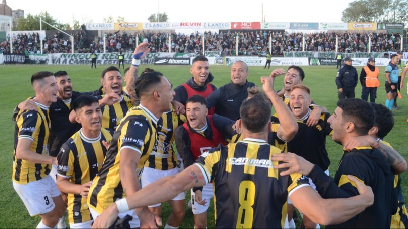 El Aurinegro triunfó en el clásico ante Villa Mitre y se llevó todos los flashes de la fecha