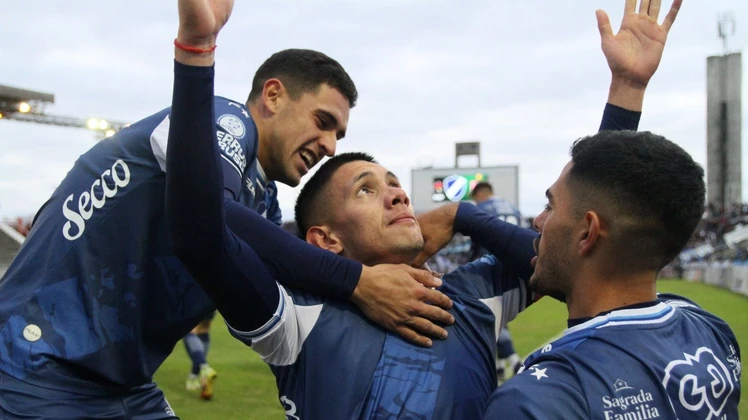 Agónico triunfo de Alvarado ante Chacarita