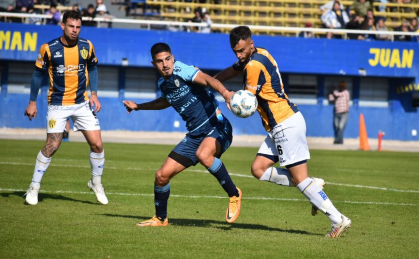 Atlético Rafela perdió en Villa Crespo y sigue hundido en el fondo