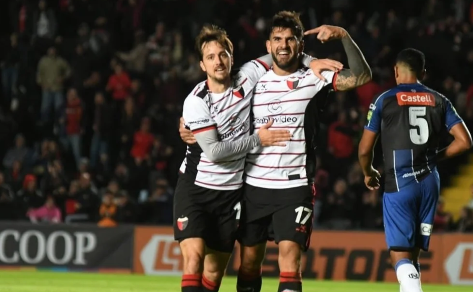 Colón goleó a Almagro de la mano de Toledo y sigue siendo líder