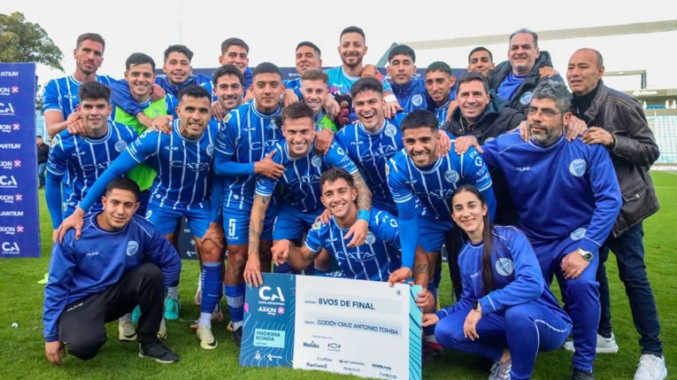 A octavos contra el rojo: Godoy Cruz vapuleó a El Porvenir y avanzó de fase