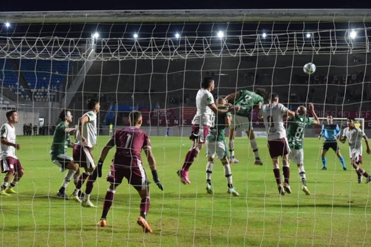 A Sportivo le costó en San Nicolás y fue superado por Defensores de Belgrano