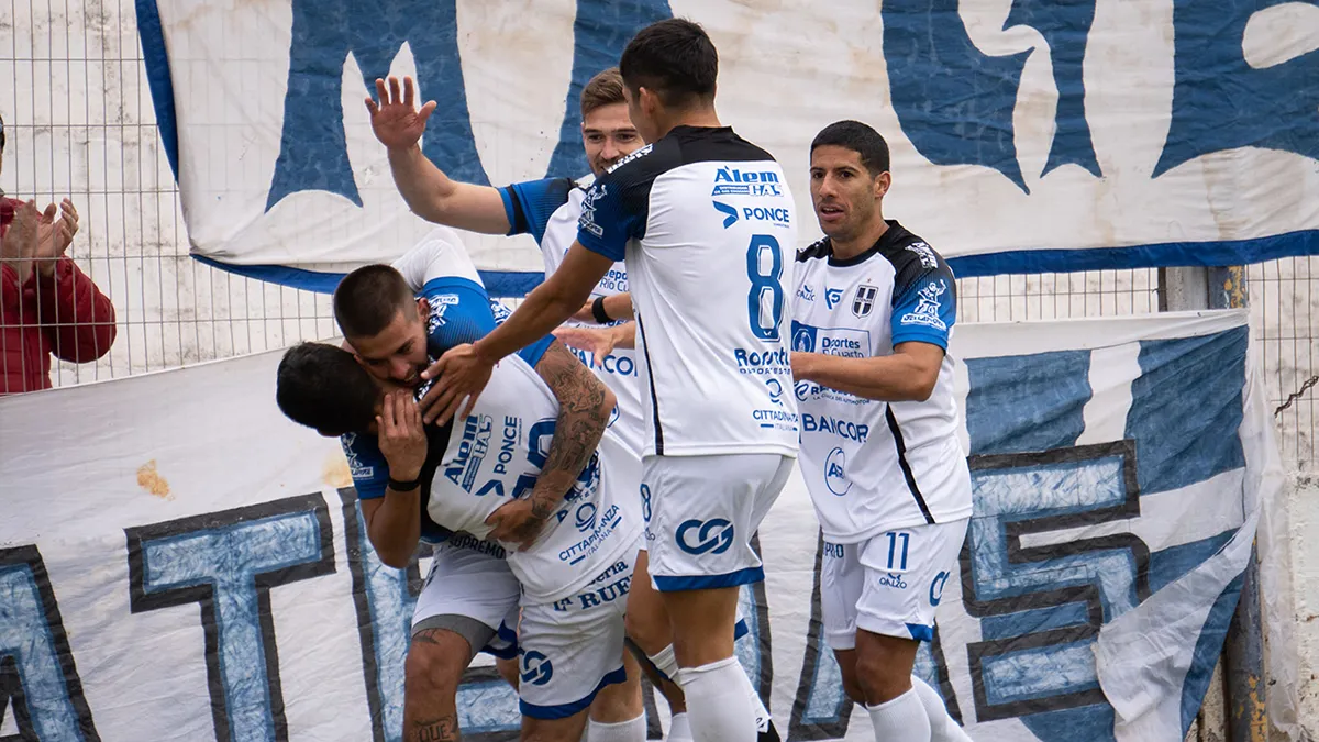 Atenas ganó, gustó y goleó