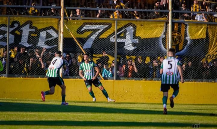 Germinal sueña de la mano de Ricardo Dichiara: le ganó a Olimpo en su cancha y es líder invicto