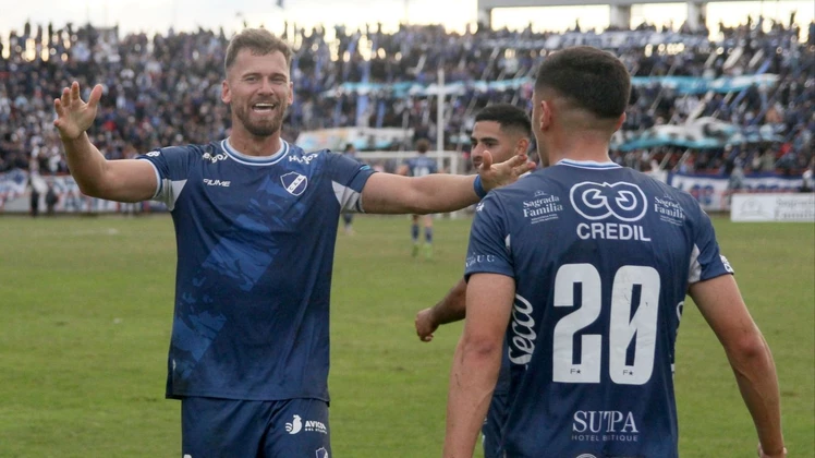 Se le hizo costumbre: Alvarado festejó sobre la hora ante Arsenal