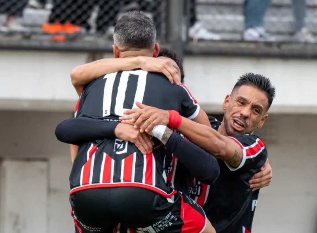 Chacarita Juniors le puso fin al invicto de Vázquez en Güemes