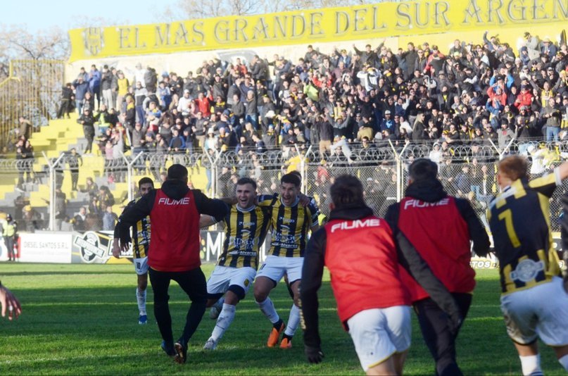 Olimpo mantiene su tendencia y volvió a quedarse con el clásico ante Villa Mitre
