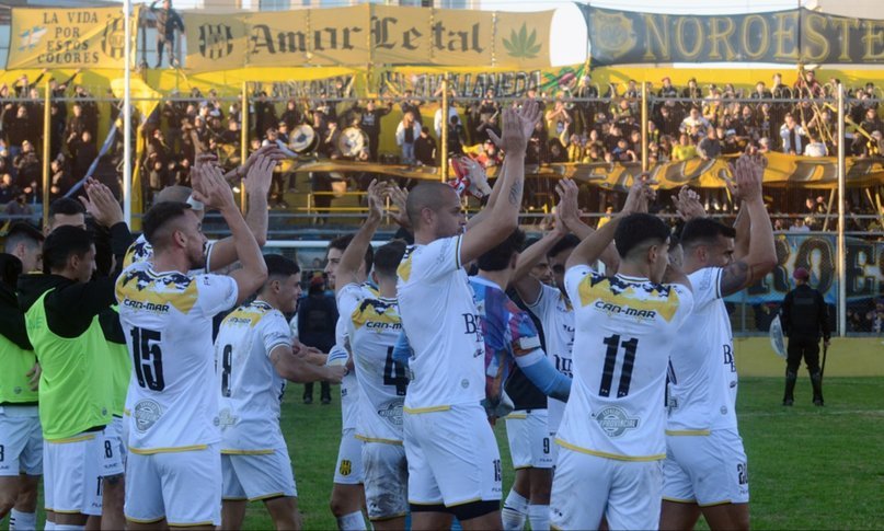 Triunfazo del Aurinegro en el Carminatti para mantenerse como líder del grupo