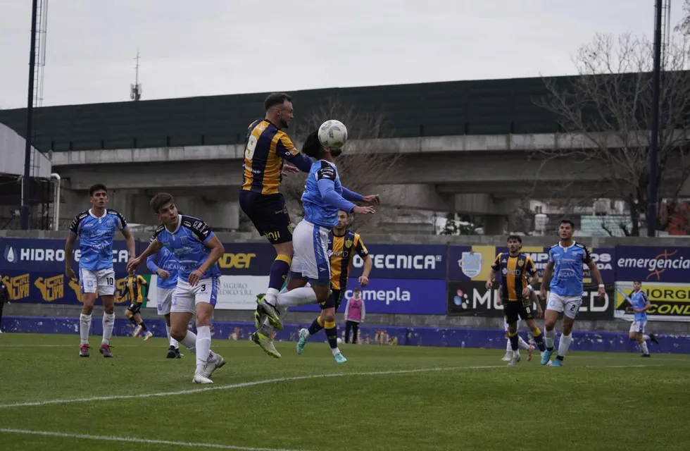Sobre el final, Estudiantes dejó escapar los tres puntos