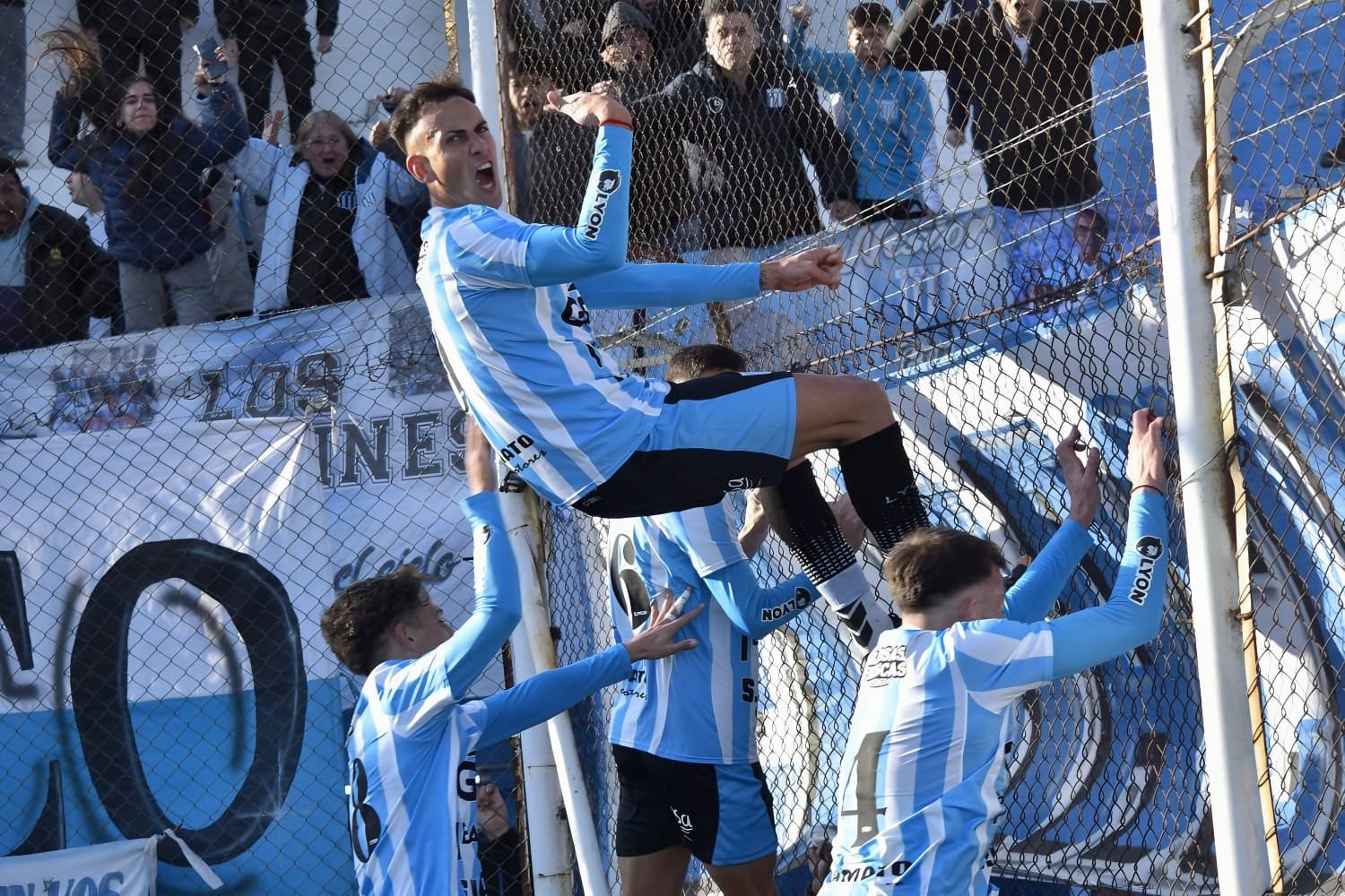Júbilo Académico: Racing de Córdoba derrotó a All Boys sobre la hora con gol de Nasta, el máximo artillero del torneo