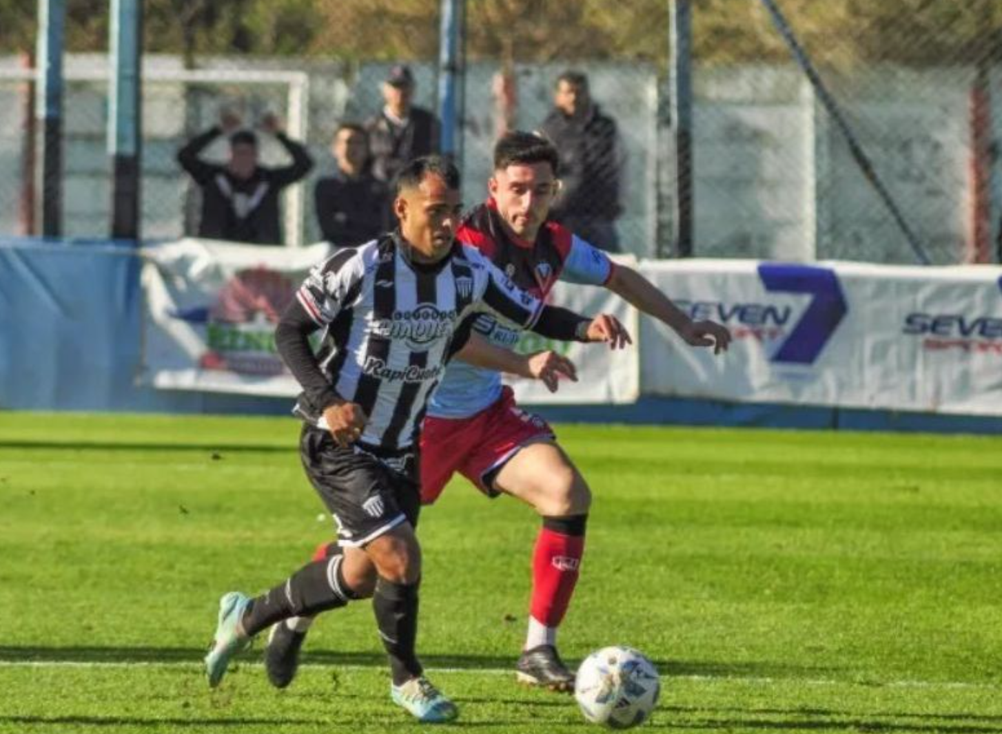 For Ever empató sin goles ante Brown de Adrogué y cortó la racha de derrotas
