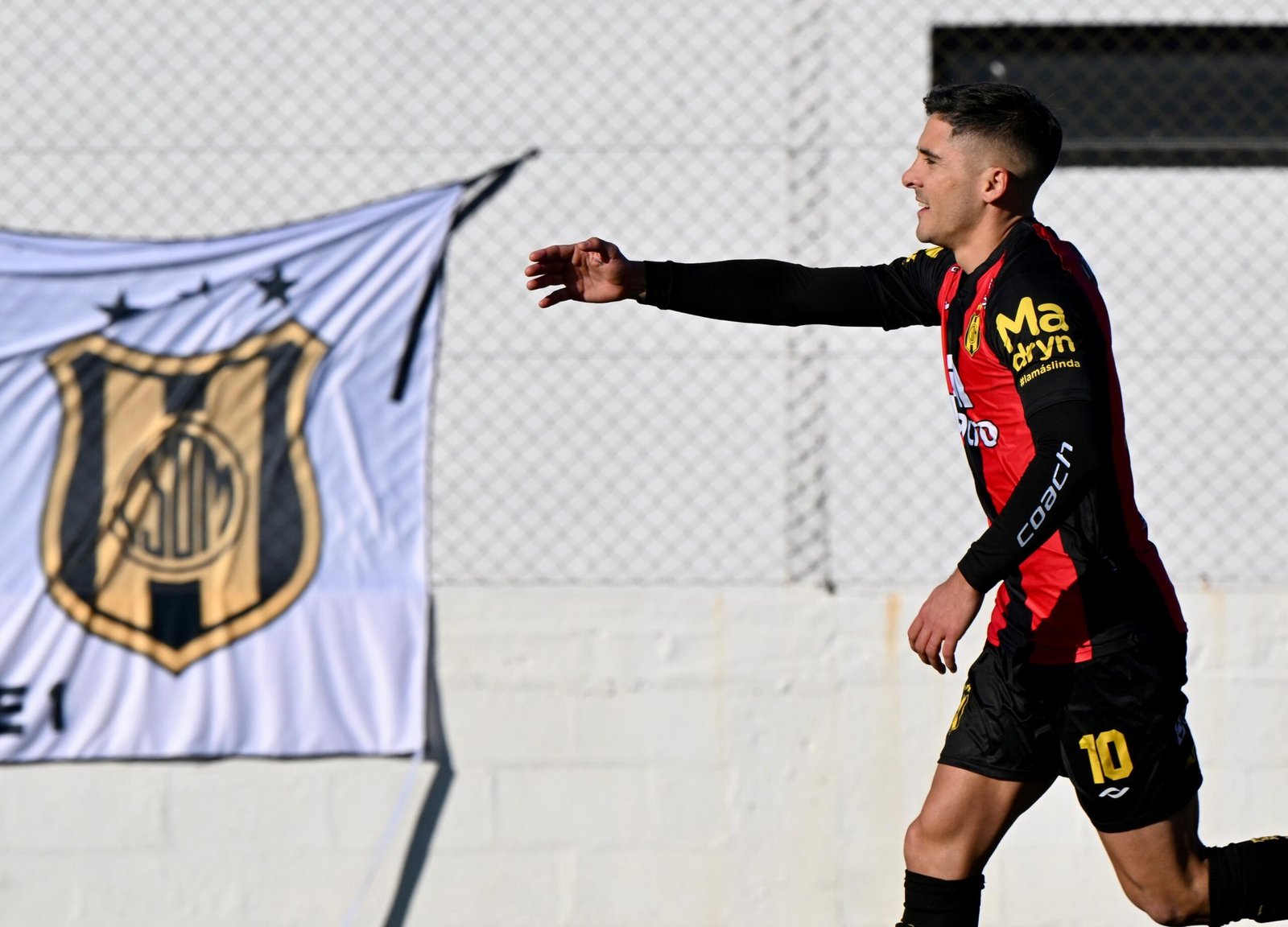 Madryn se quedó con el duelo aurinegro