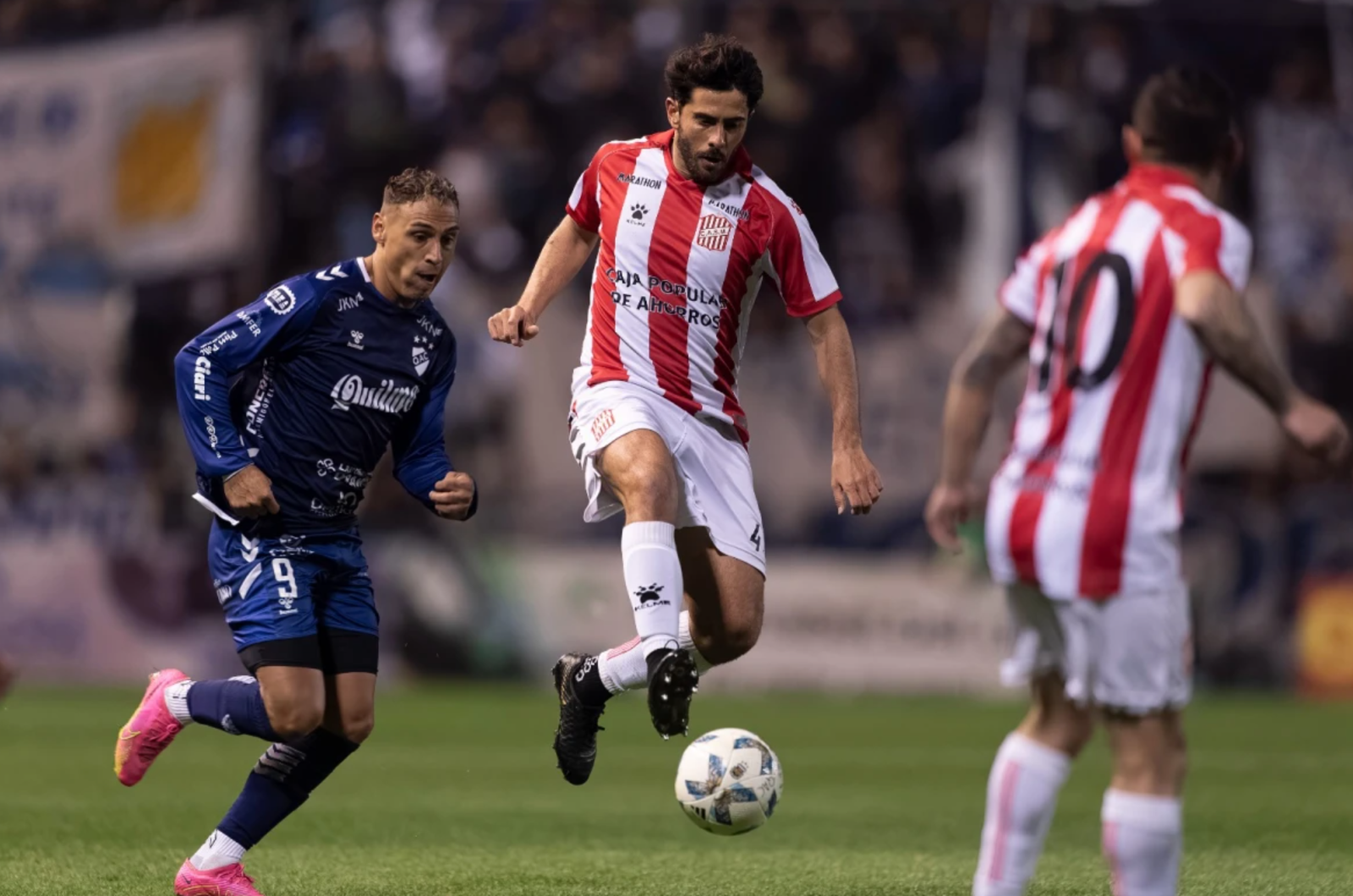 San Martín de Tucumán jugó el mejor partido del torneo, superó a Quilmes de principio a fin y es líder