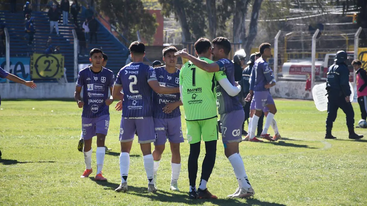 Atenas ganó en San Luis y quedó a la puerta de la clasificación