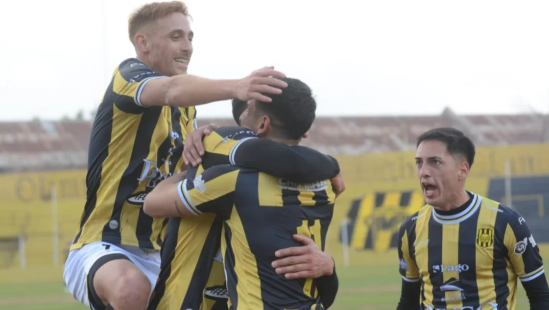 En el frío de julio, Olimpo le ganó a Sol de Mayo: fue 1-0 pero pudo ser goleada