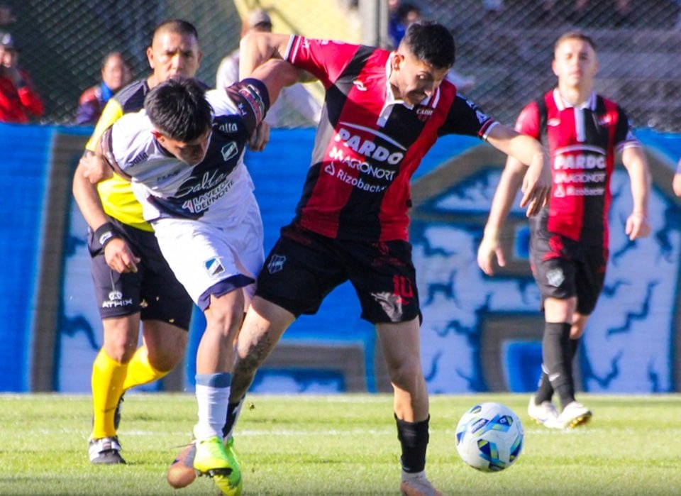Juventud Antoniana y Douglas Haig repartieron puntos en Salta
