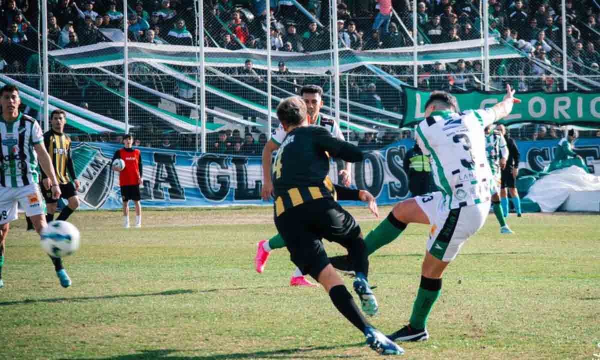 En El Fortín, Villa Mitre también se llevó un empate ante Santamarina