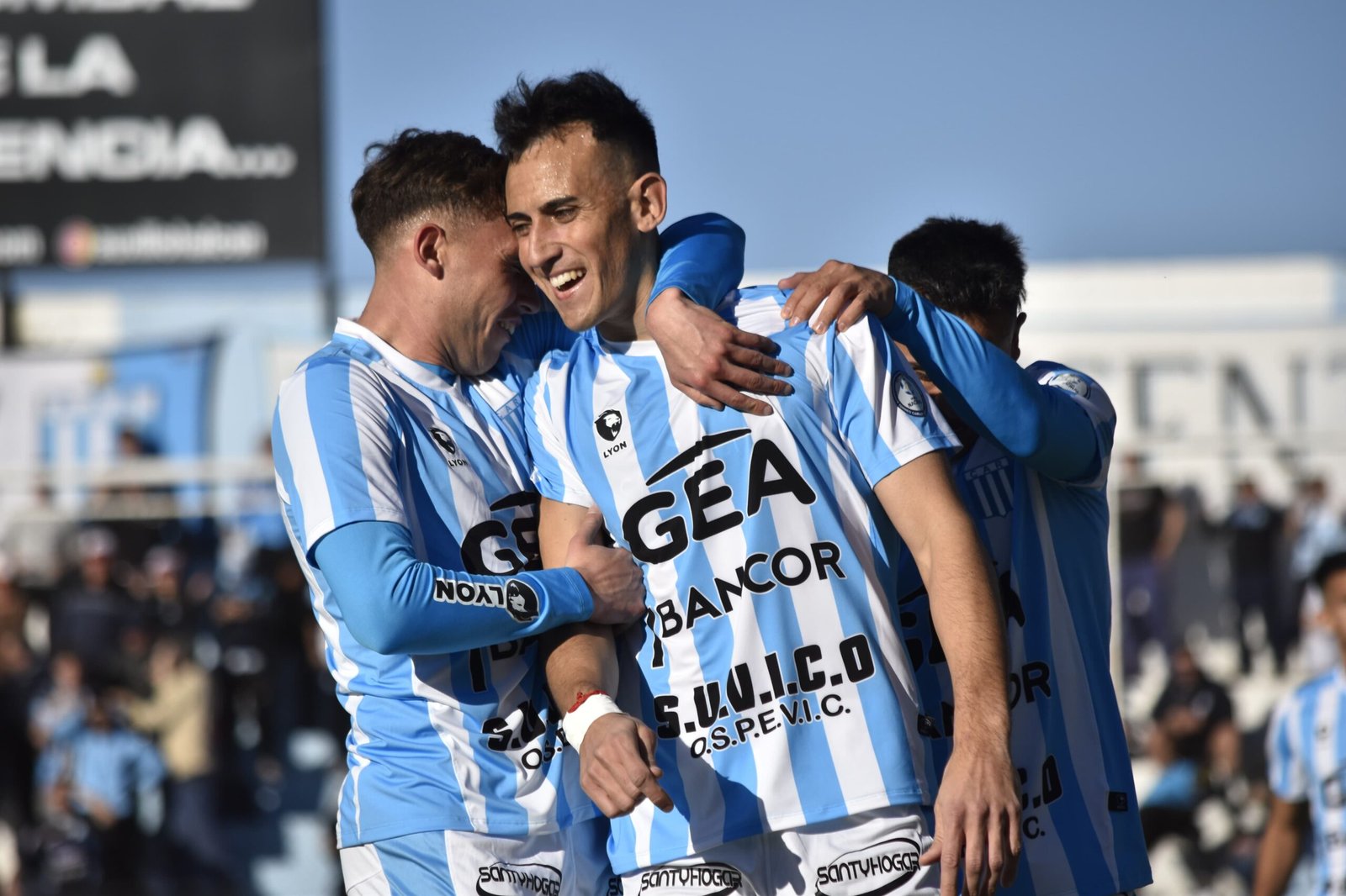 Bodega de ilusión: Racing volvió a ganar en un partidazo ante Maipú y se metió en el Reducido