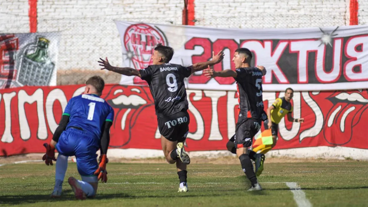 Huracán superó a Sol de Mayo y se acomoda en la tabla