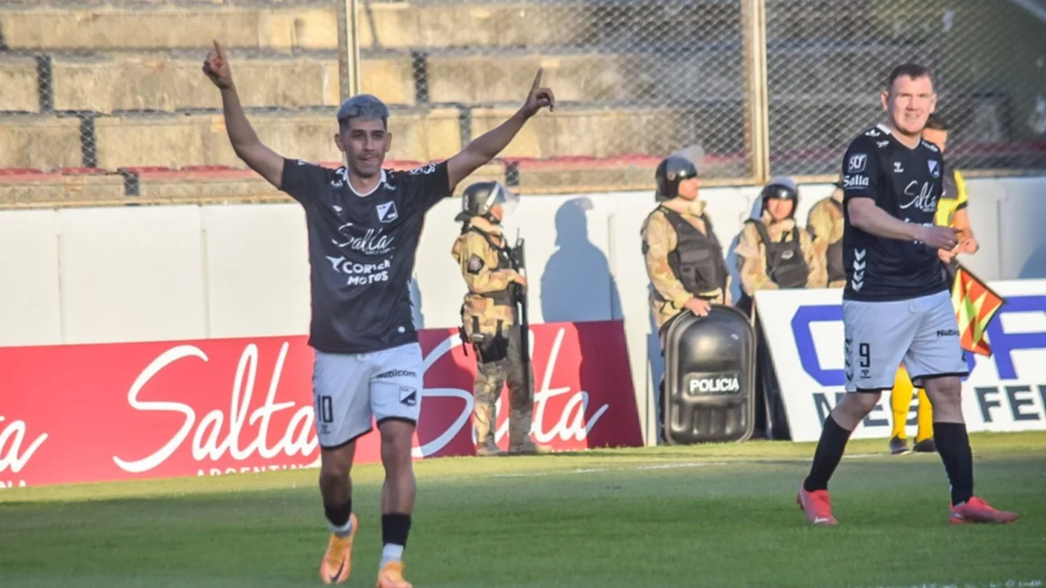 El Cuervo voló más alto que el Guerrero : Central Norte derrotó a Sol quedó a un paso de avanzar a semifinales
