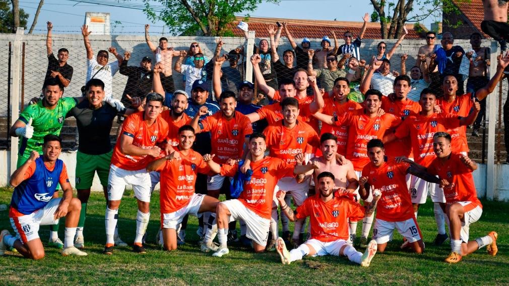 El Profe quiere hacer historia: Sarmiento es finalista