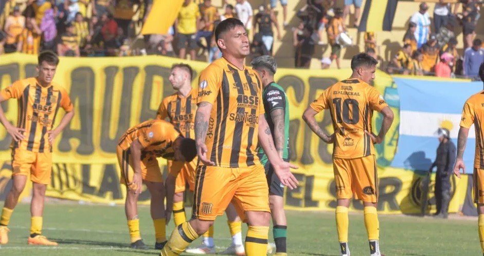 El Tigre no pudo quebrar el cero ante el Torito líder: Mitre y Nueva Chicago igualaron 0-0