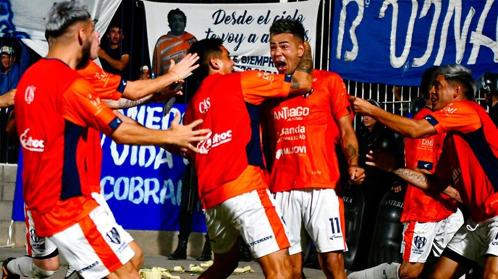 Sarmiento venció a Ciudad Bolívar y dio otro paso hacia el soñado ascenso a la Primera Nacional