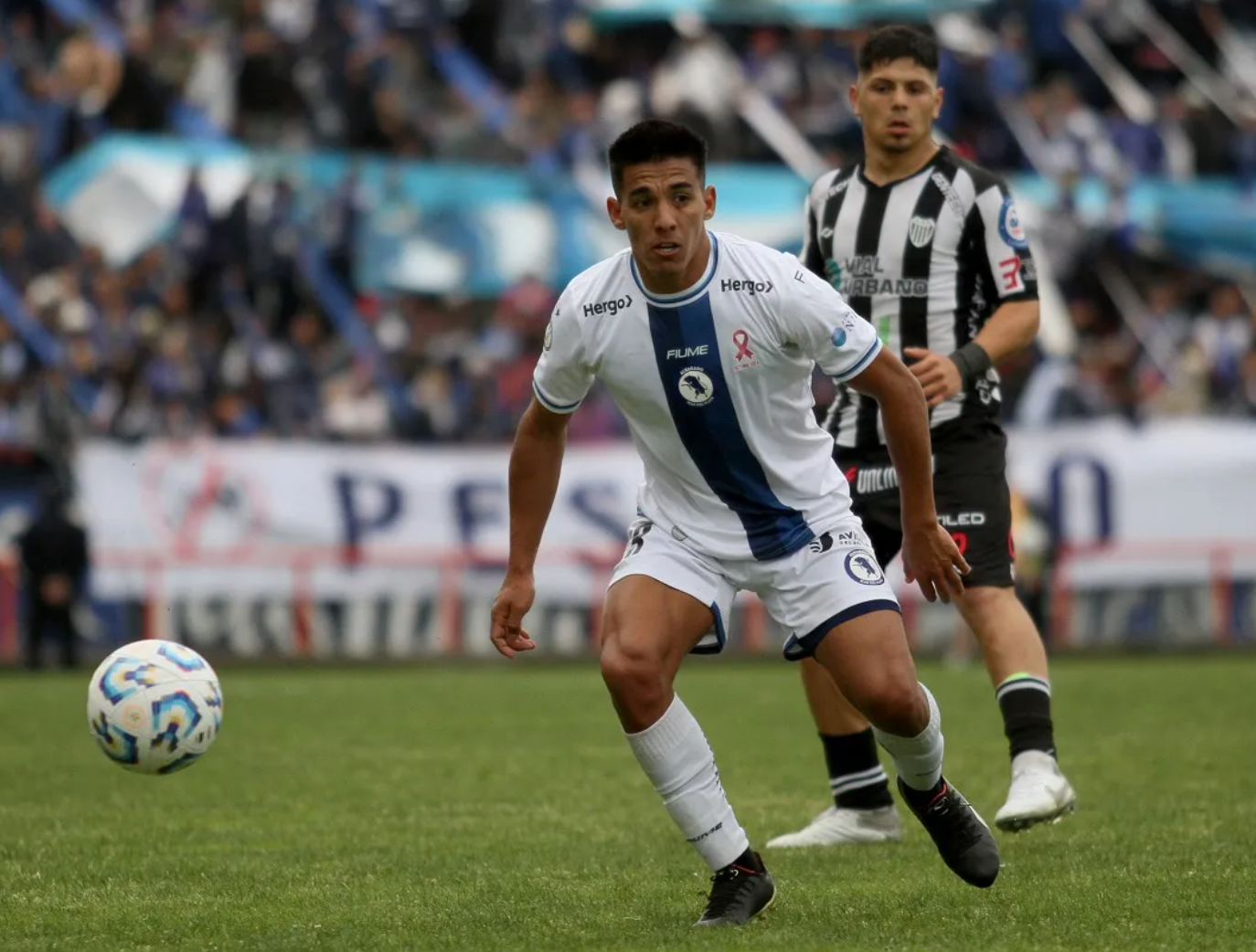 Alvarado perdió sobre la hora ante Estudiantes y perdió terreno en el reducido