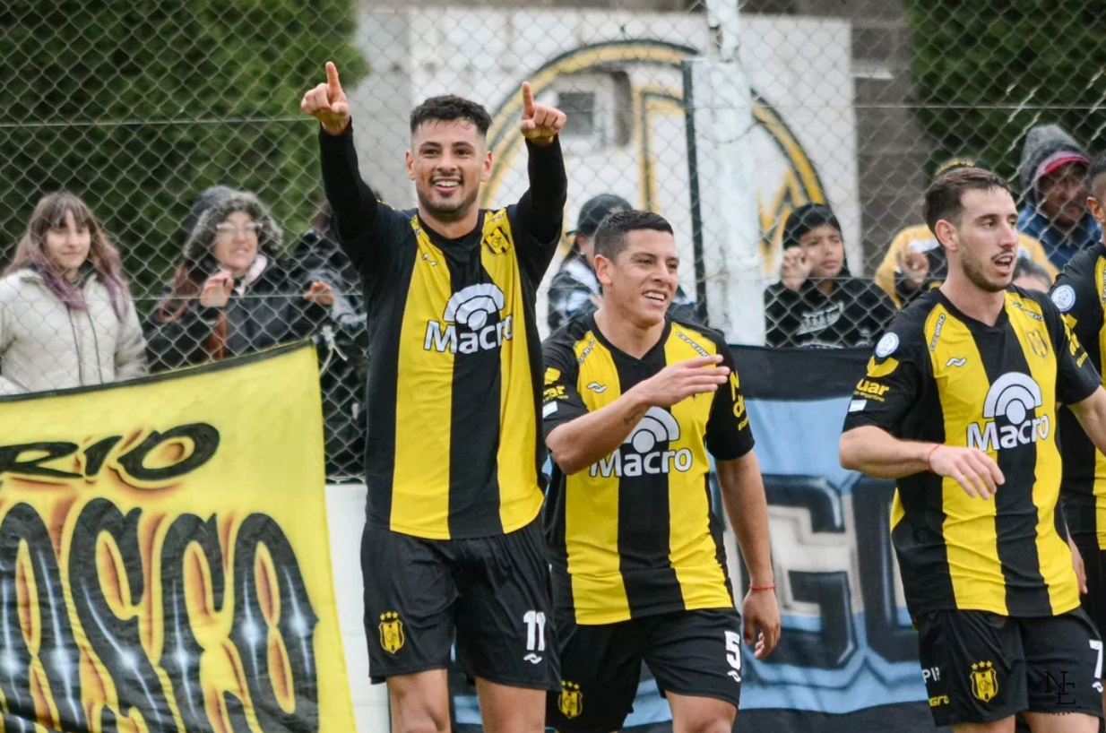 Aurinegro Intratable: Deportivo Madryn goleó de local a CADU y está al acecho de la cima de la Primera Nacional