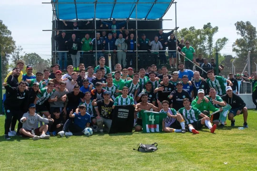 Camión Desenfrenado: Camioneros goleó a Boca Unidos y sigue en carrera