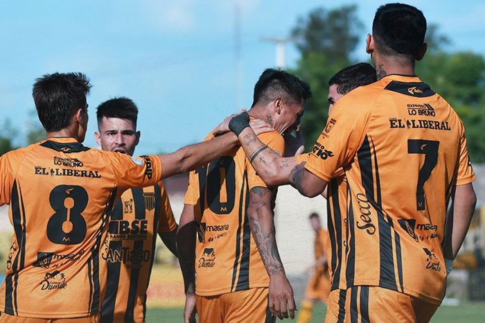 Mitre le ganó a Almagro y se metió en el reducido de la mano de Rosales