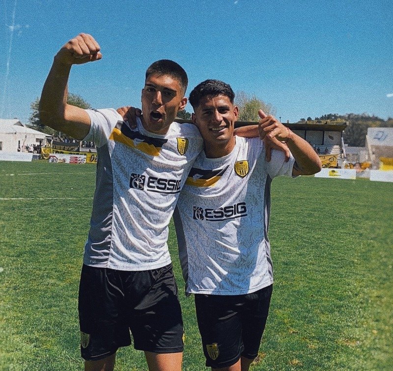 Santamarina goleó en Tandil al Juve Puntano para meterse en Cuartos