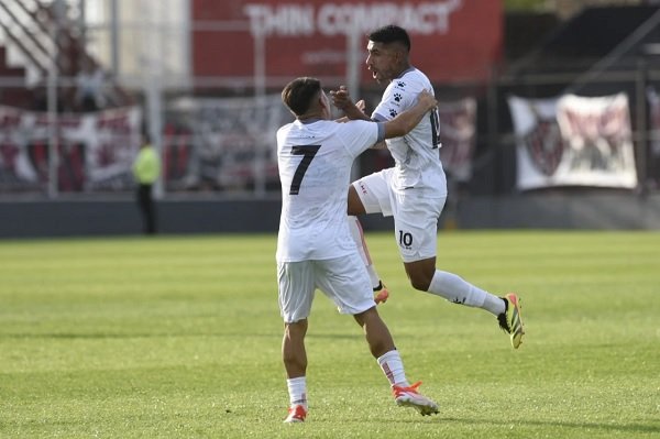 San Martín de Tucumán venció a Patronato en Paraná y jugará la final por el ascenso