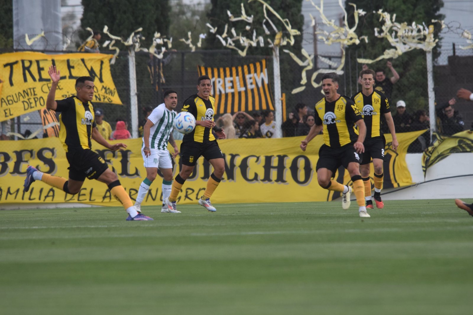 El Aurinegro tronó la ventaja deportiva: Deportivo Madryn igualó sin goles con San Miguel pero sigue en carrera