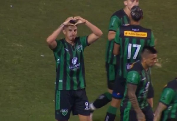 El Verdinegro venció al Albo en Floresta y se va con ventaja a San Juan