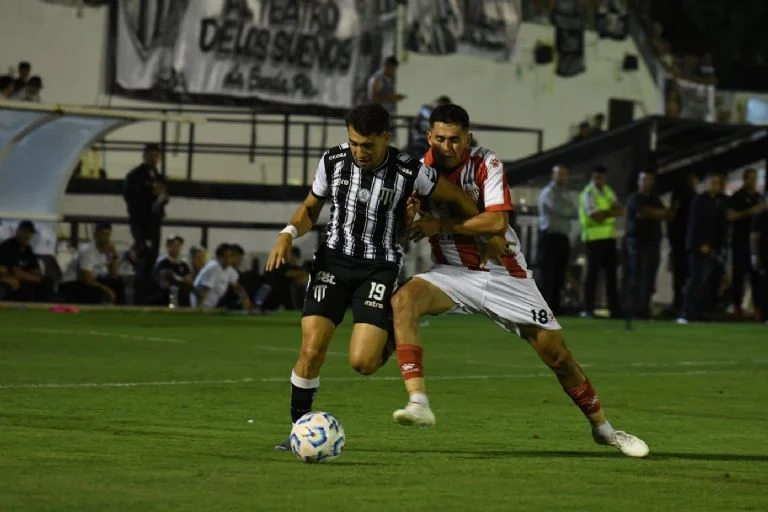 Gimnasia lo buscó pero chocó con Darío Sand: empató 0-0 ante San Martín en Mendoza y se define todo en Tucumán