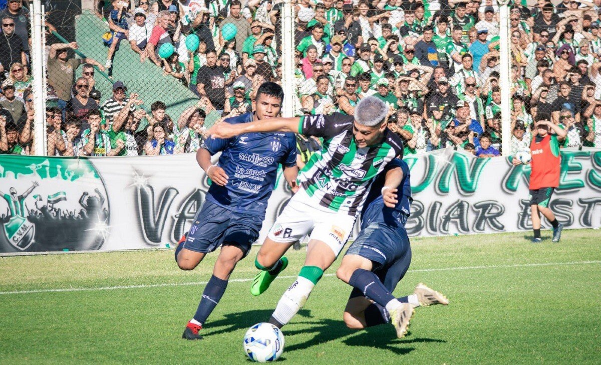De Bahía Blanca a la Liga Profesional: Gabriel Obredor arriba de Villa Mitre a Primera