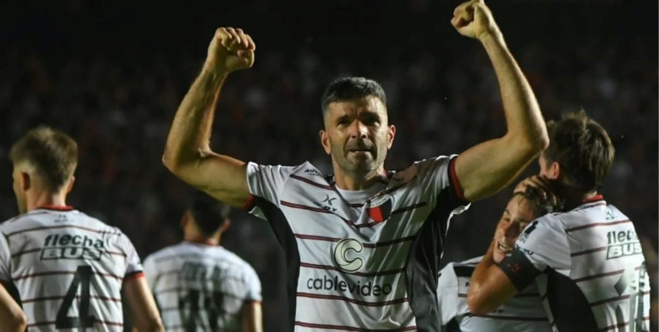 Colón derrotó a Chicago ante su gente y tuvo su primer alegría en el torneo