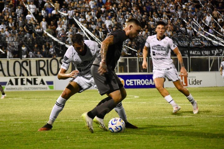 Chaco For Ever cayó de local ante Estudiantes sobre la hora en su estreno