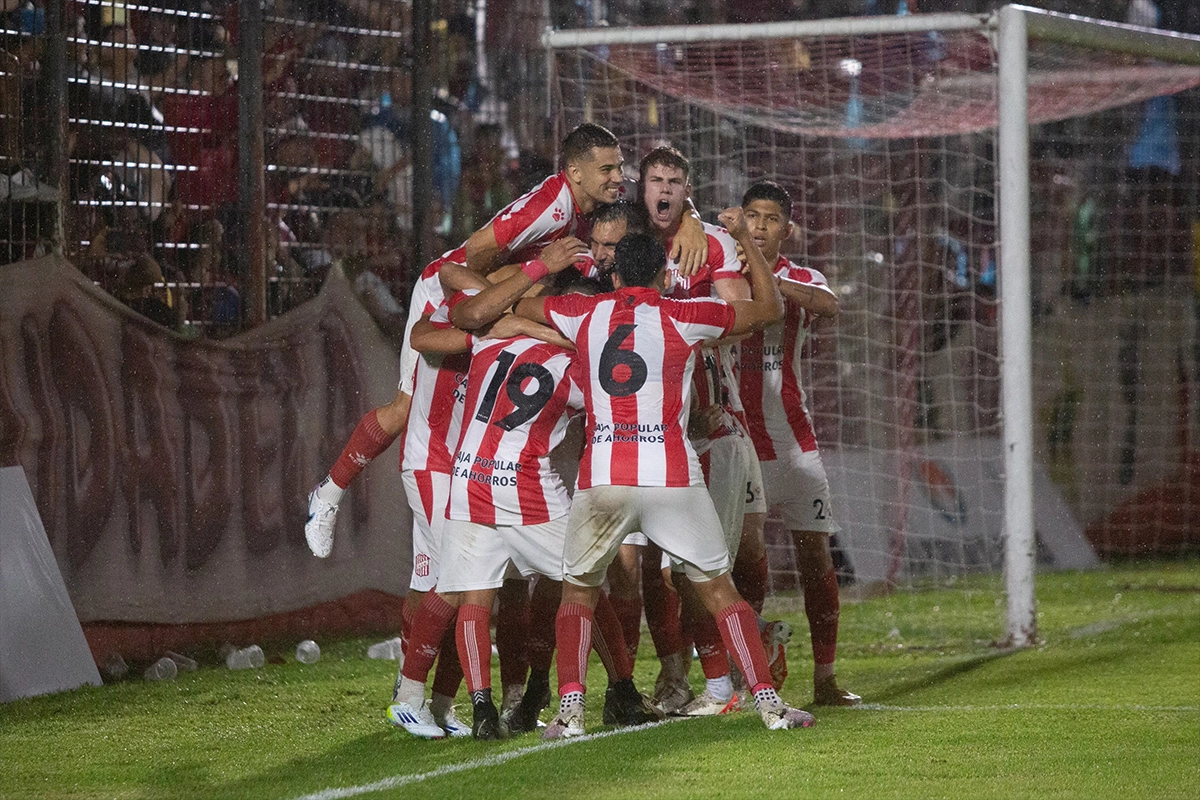 San Martín venció a Ferro con un gol agónico y con un hombre menos en Tucumán