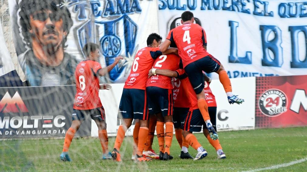 Sarmiento goleó a Crucero en La Banda